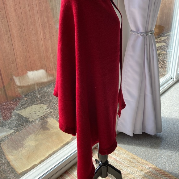 Elegant Red Knit Wrap Shawl Size OS - Picture 2 of 6